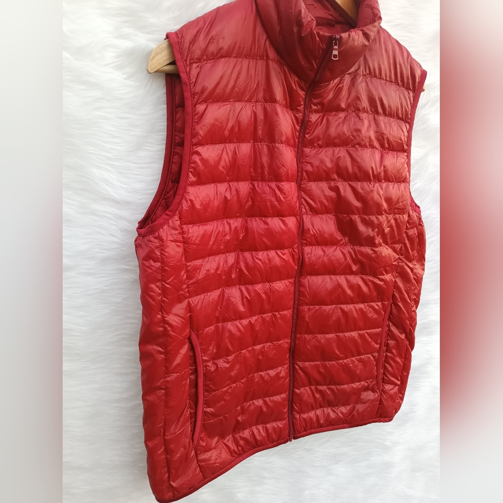 Uniqlo Puffer Vest - Picture 5 of 10